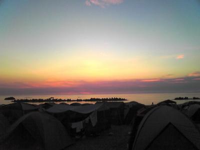 道南、瀬棚三本杉海岸におつる夕日。夏の日。